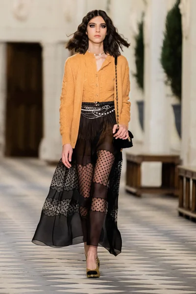 Look 27